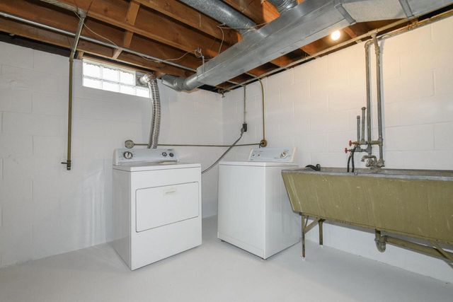 921 E Howard AVENUE, Milwaukee, WI 53207