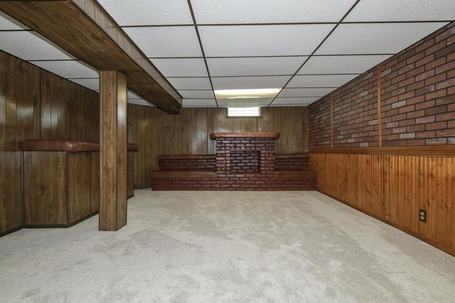 921 E Howard AVENUE, Milwaukee, WI 53207