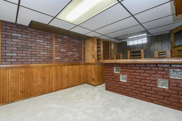 921 E Howard AVENUE, Milwaukee, WI 53207