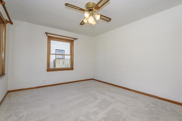 921 E Howard AVENUE, Milwaukee, WI 53207