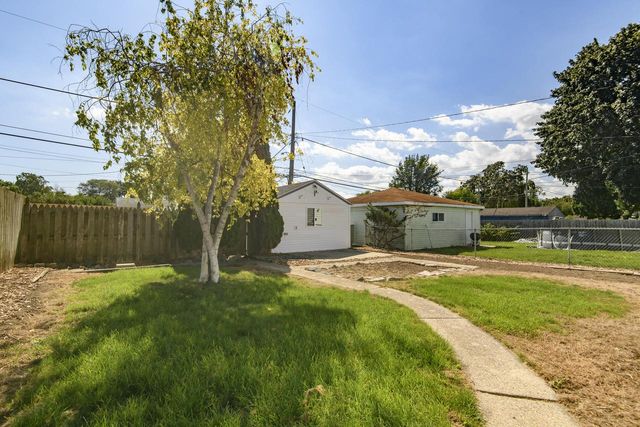 921 E Howard AVENUE, Milwaukee, WI 53207