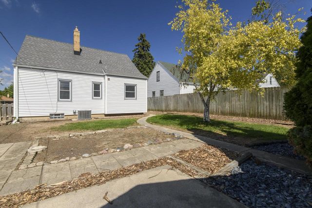 921 E Howard AVENUE, Milwaukee, WI 53207