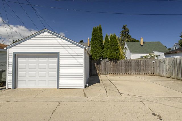 921 E Howard AVENUE, Milwaukee, WI 53207