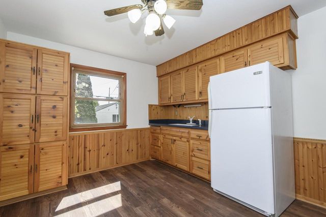 921 E Howard AVENUE, Milwaukee, WI 53207