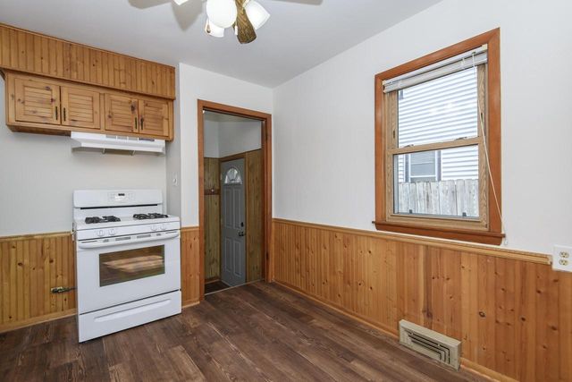 921 E Howard AVENUE, Milwaukee, WI 53207