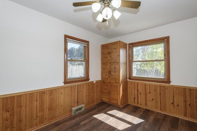 921 E Howard AVENUE, Milwaukee, WI 53207
