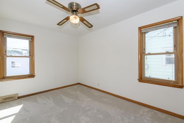 921 E Howard AVENUE, Milwaukee, WI 53207