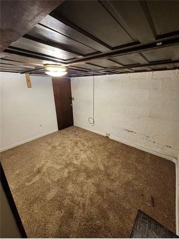 158 Chesterfield Rd, Oakland, PA 15213