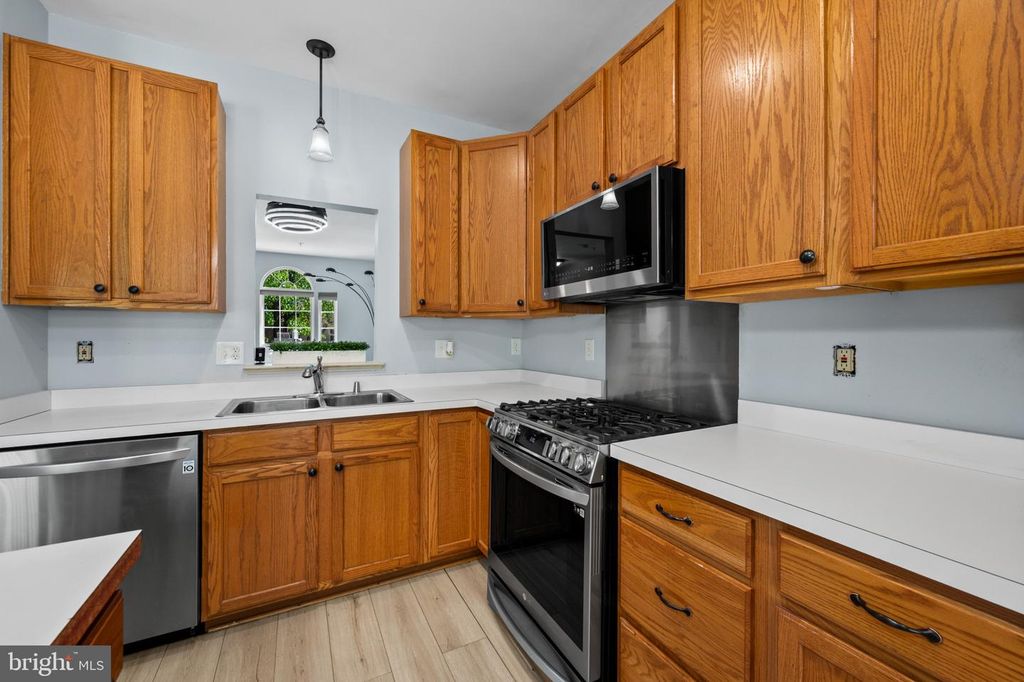 Image 6 of property listing at 12710 MARLTON CENTER DR, Upper Marlboro, MD 20772