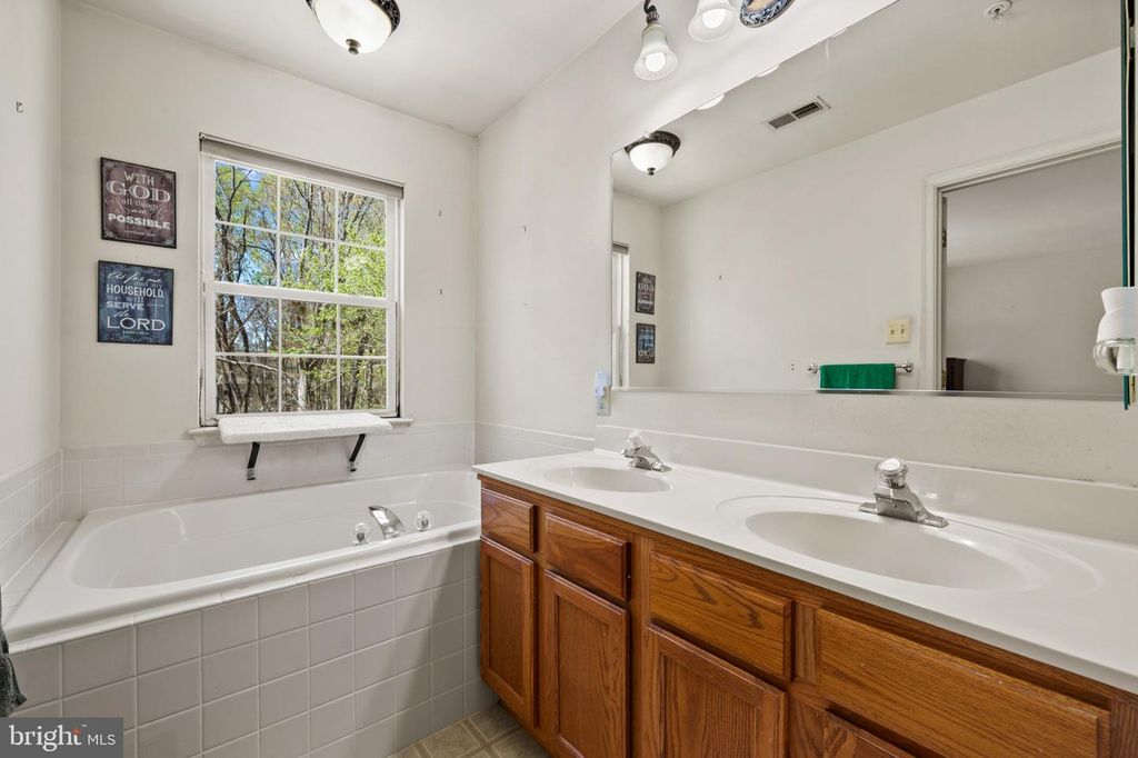 Image 9 of property listing at 12710 MARLTON CENTER DR, Upper Marlboro, MD 20772