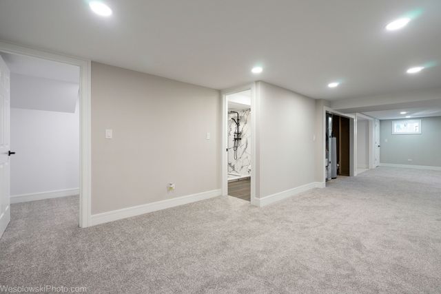 8933 S OAKWOOD Drive, Hickory Hills, IL 60457
