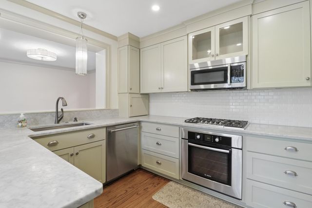 32 Jamestown Road, Charleston, SC 29407