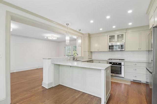 32 Jamestown Road, Charleston, SC 29407