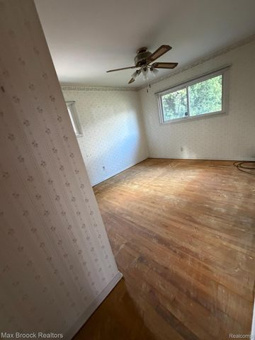6700 Cronin Drive, Dearborn Heights, MI 48127