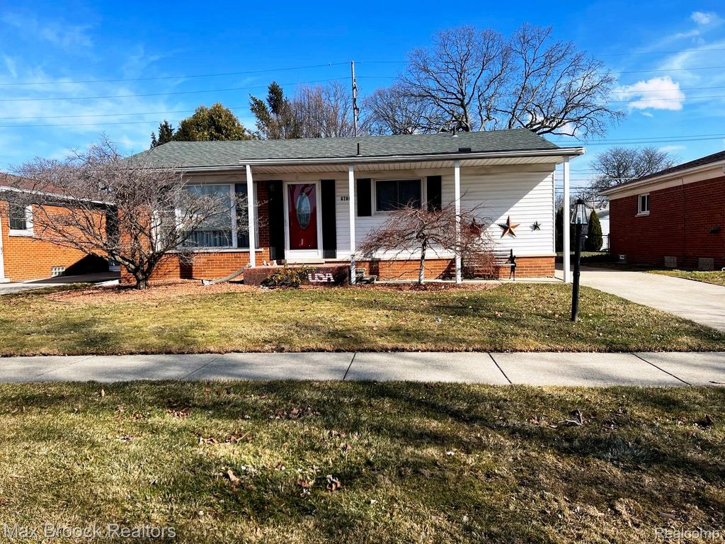 6700 Cronin Drive, Dearborn Heights, MI 48127