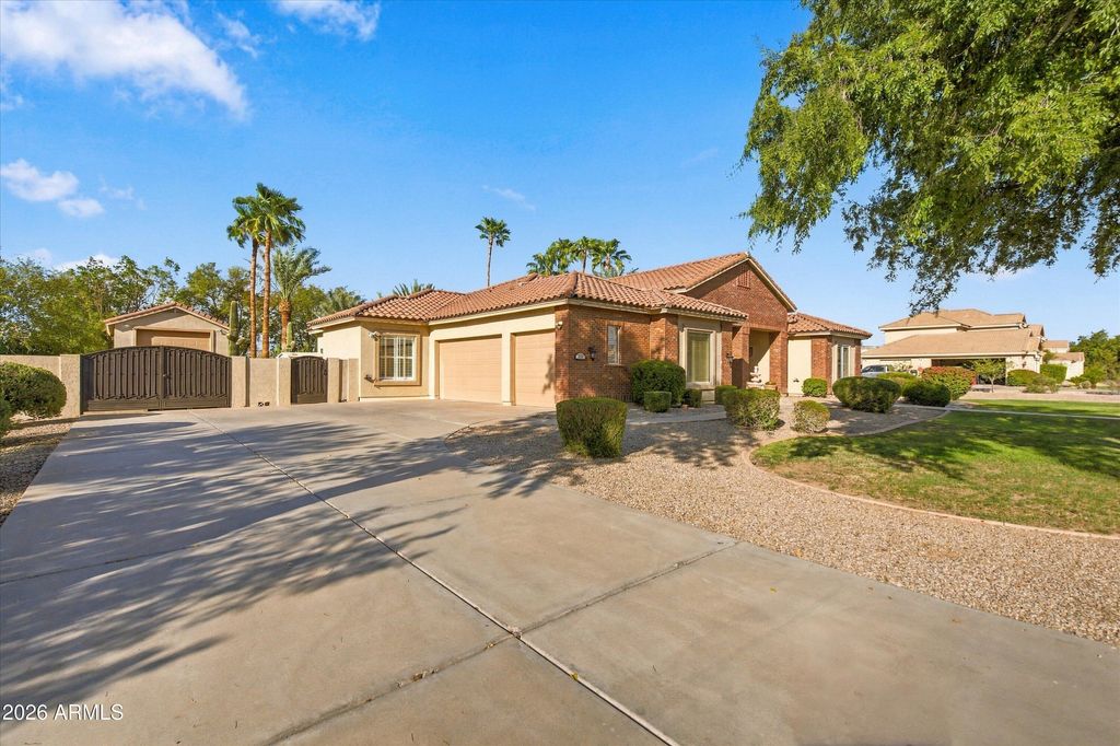 2656 E HAYMORE Court, Gilbert, AZ 85298 — photo 4
