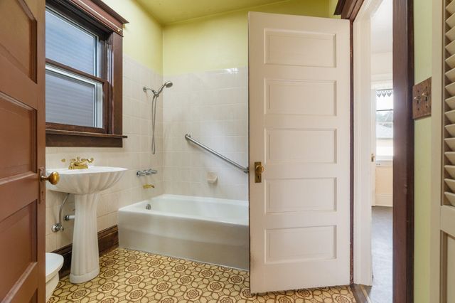 2624 W College Ave, Spokane, WA 99201
