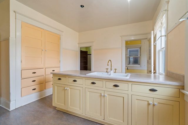 2624 W College Ave, Spokane, WA 99201