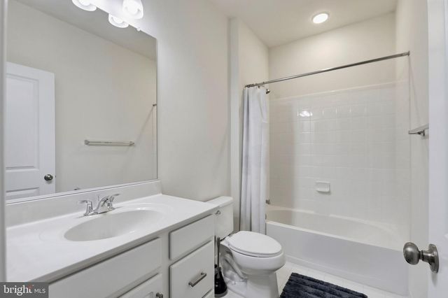 42422 DOGWOOD GLEN SQ, Sterling, VA 20166