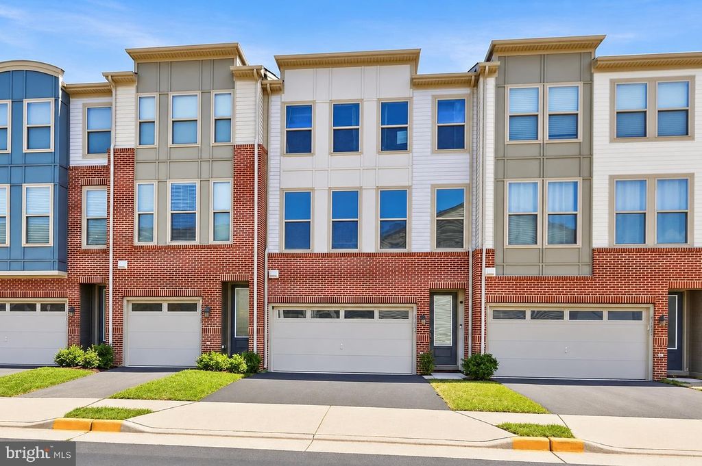 42422 DOGWOOD GLEN SQ, Sterling, VA 20166