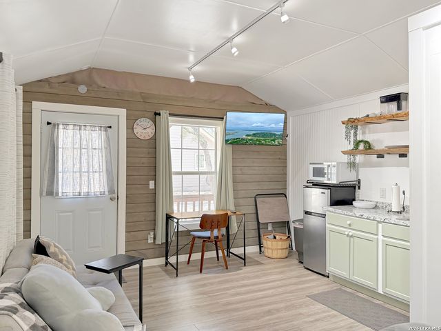 1660 AND 1648 Westview Court Drive, Canyon Lake, TX 78133