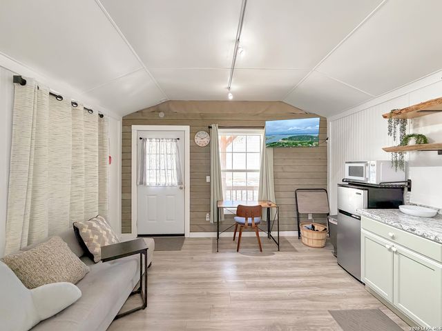 1660 AND 1648 Westview Court Drive, Canyon Lake, TX 78133