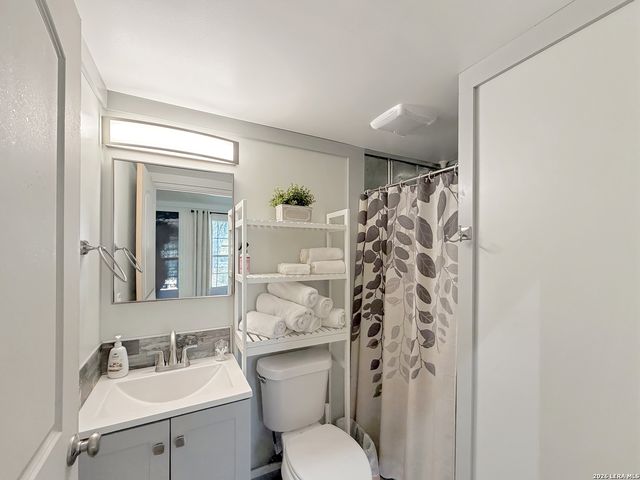 1660 AND 1648 Westview Court Drive, Canyon Lake, TX 78133