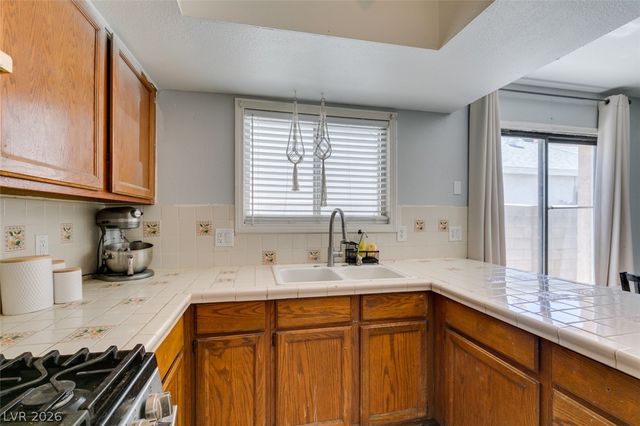 418 Linn Lane, Las Vegas, NV 89110