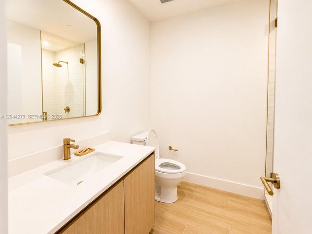 90 NE 32nd St 205, Miami, FL 33137