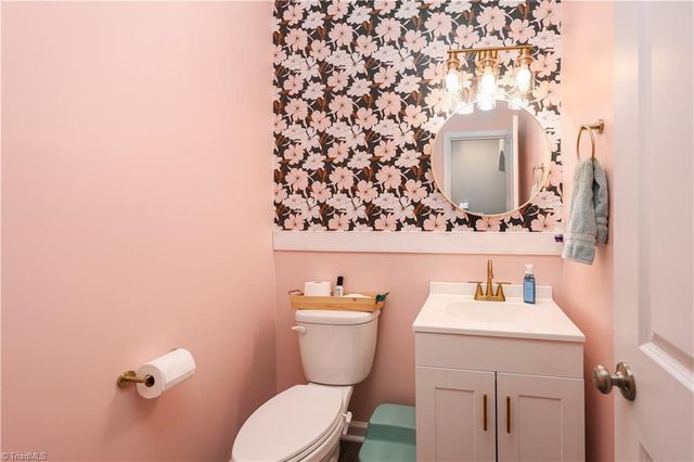 3721 Streamside Drive, Thomasville, NC 27360