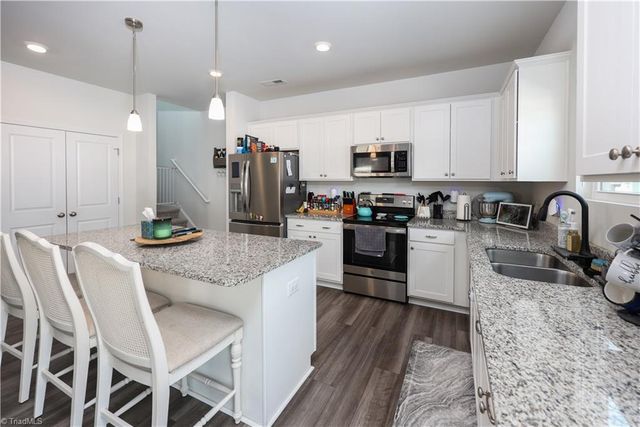 3721 Streamside Drive, Thomasville, NC 27360