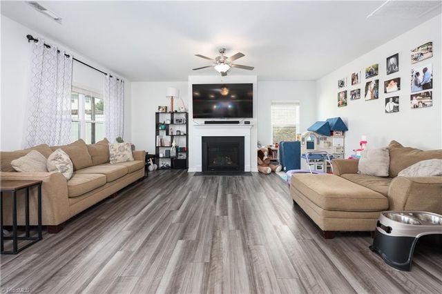 3721 Streamside Drive, Thomasville, NC 27360