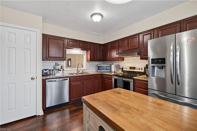 262 Windbrooke LN, Virginia Beach, VA 23462