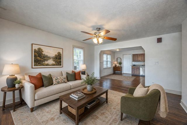 1925 Brent Street, Paris, KY 40361
