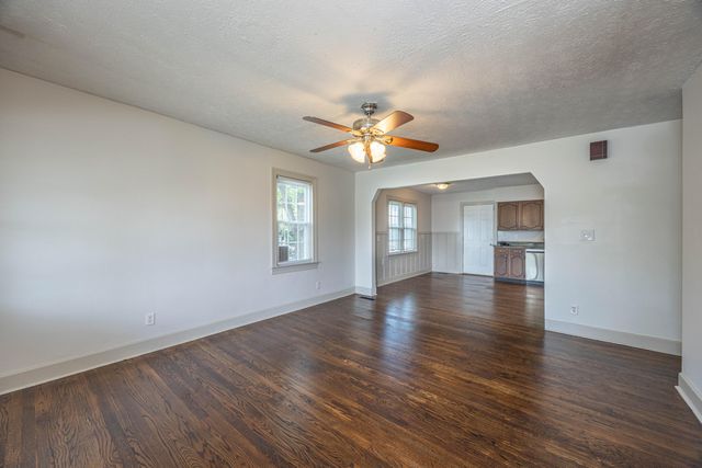 1925 Brent Street, Paris, KY 40361