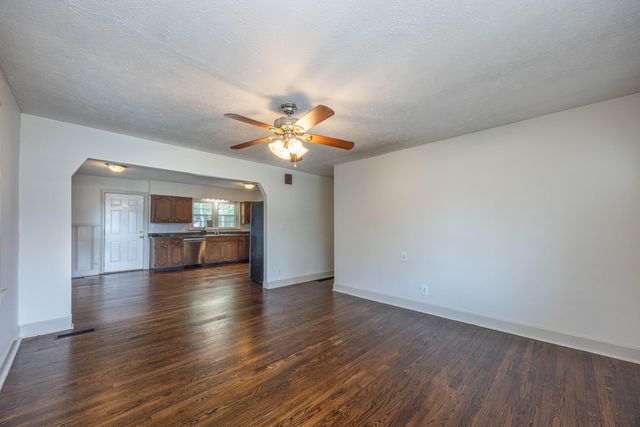 1925 Brent Street, Paris, KY 40361