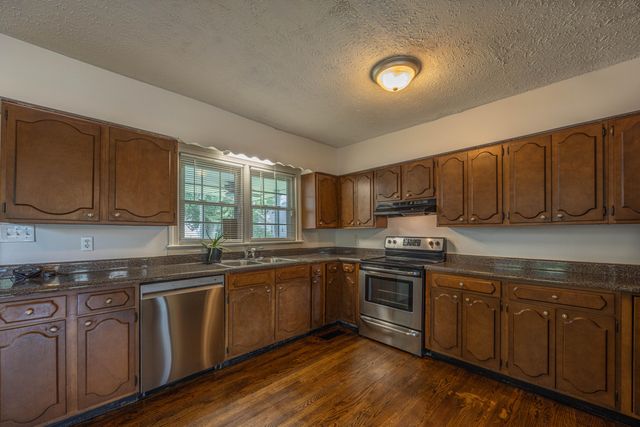 1925 Brent Street, Paris, KY 40361