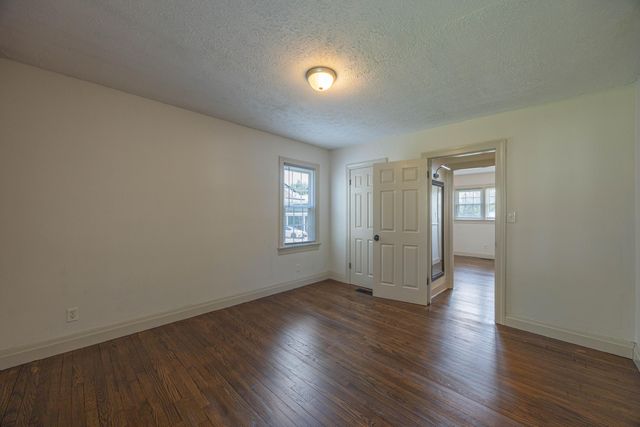 1925 Brent Street, Paris, KY 40361