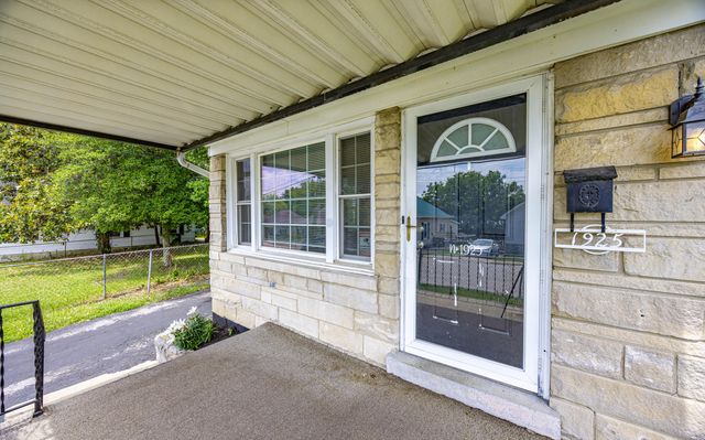 1925 Brent Street, Paris, KY 40361
