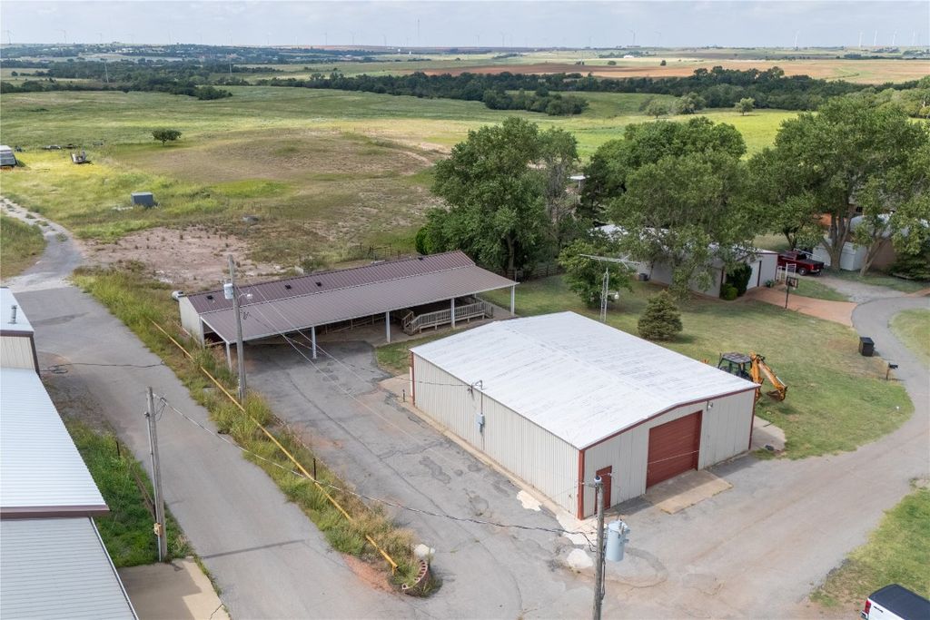 23984 E 1013 Road, Weatherford, OK 73096