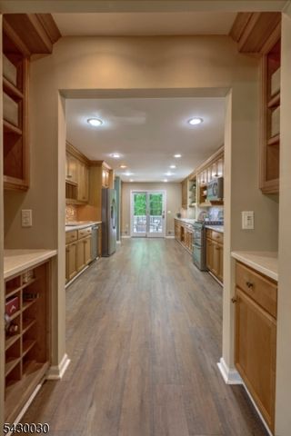 77 Riverside Dr, Bernards Twp., NJ 07920