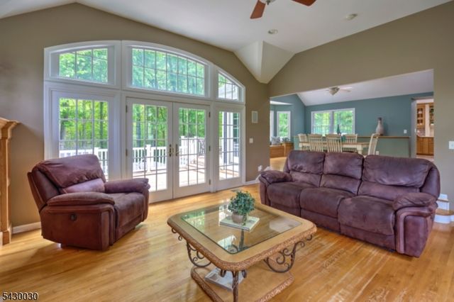 77 Riverside Dr, Bernards Twp., NJ 07920