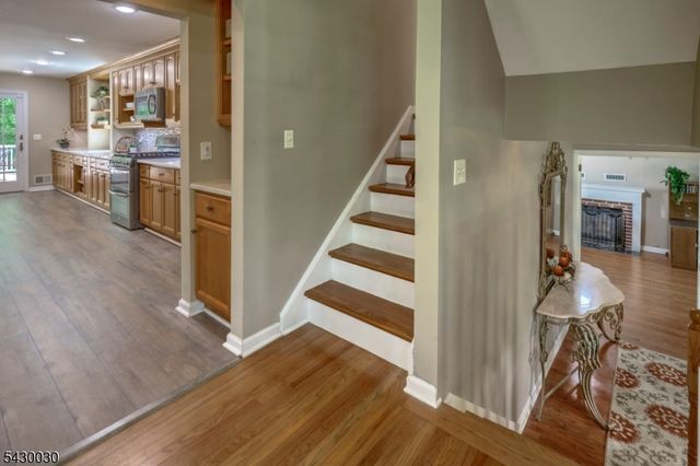77 Riverside Dr, Bernards Twp., NJ 07920