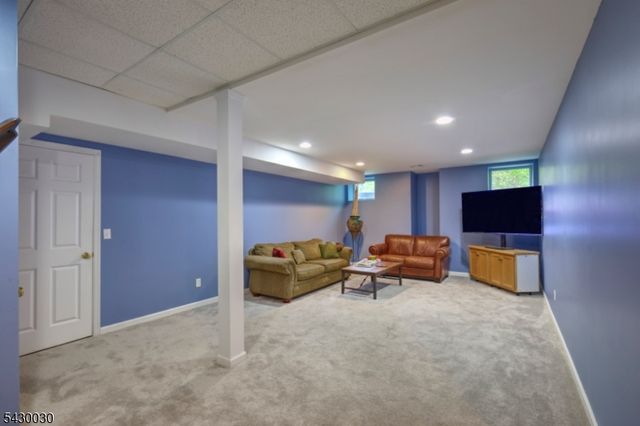 77 Riverside Dr, Bernards Twp., NJ 07920