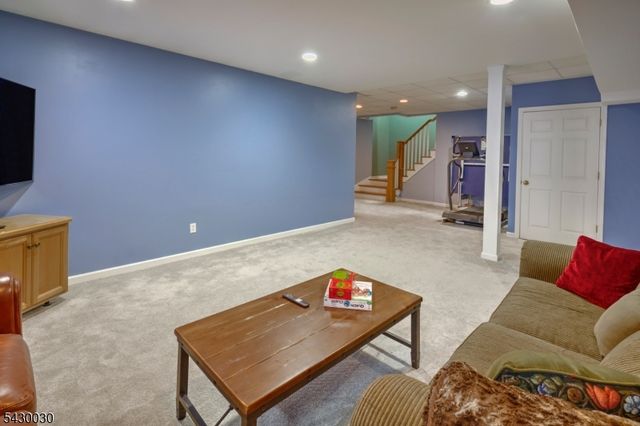 77 Riverside Dr, Bernards Twp., NJ 07920