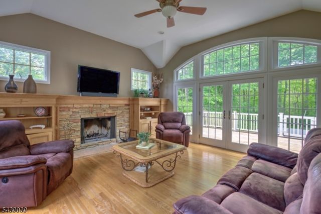 77 Riverside Dr, Bernards Twp., NJ 07920
