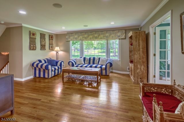 77 Riverside Dr, Bernards Twp., NJ 07920