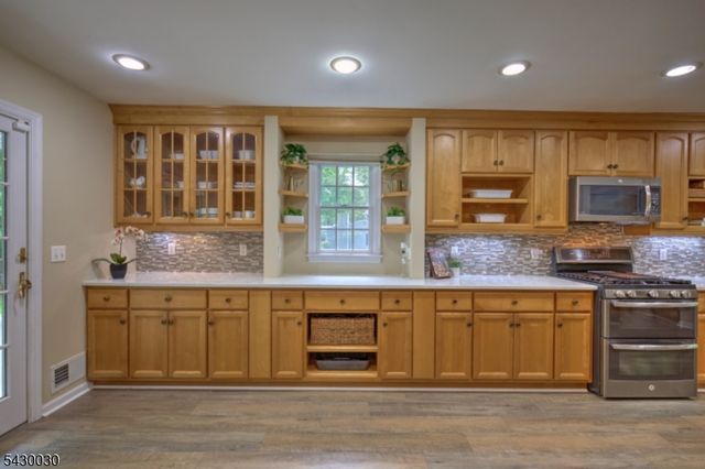 77 Riverside Dr, Bernards Twp., NJ 07920