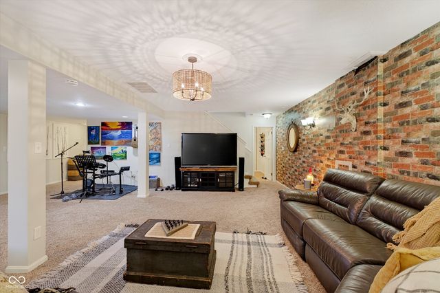 208 Surrey Hill, Noblesville, IN 46062