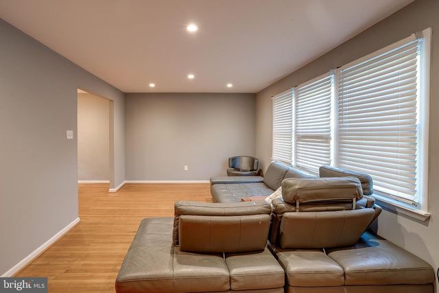 174 SCHOOLHOUSE LN, Mount Laurel, NJ 08054